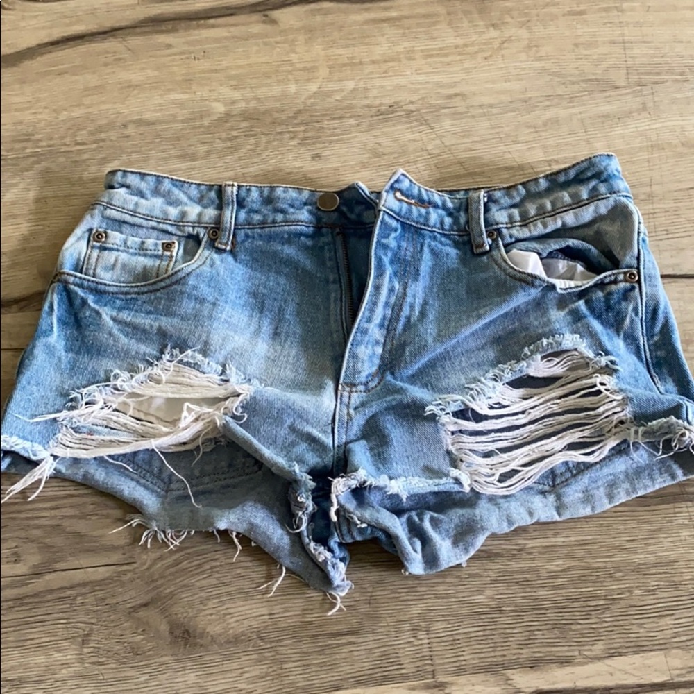 High waisted denim shorts with rips